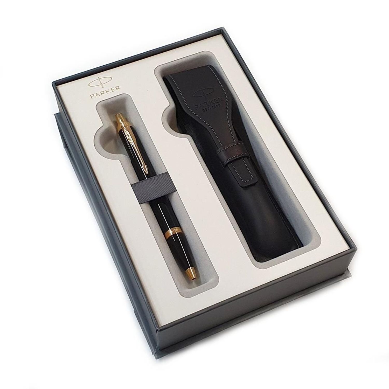 IM Długopis czarny GT + Etui Parker 1931666 to nowe spojrzenie na klasyczne produkty z linii IM.  Na mosiężnej bazie położono kilkanaście warstw czarnego lakieru. Pierścienie wykończone złotem i polerowane (3).jpg